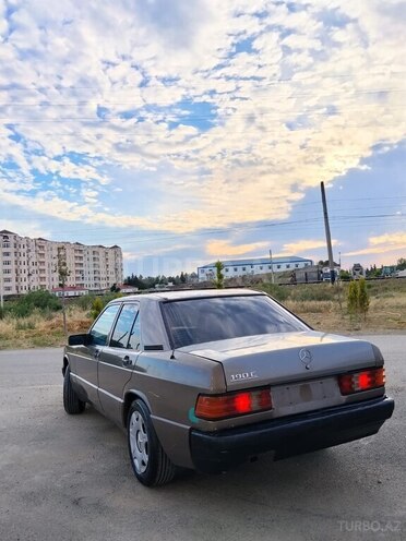 Mercedes 190-2