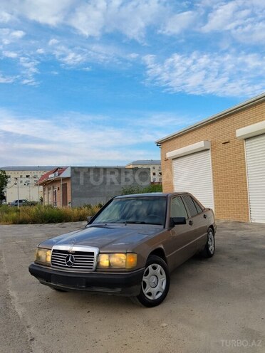Mercedes 190-1