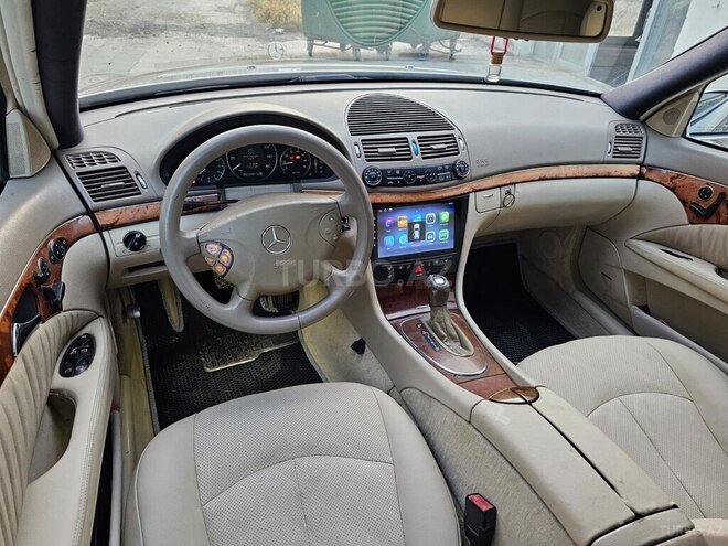 Mercedes E 320-9