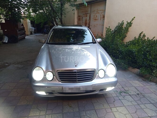Mercedes E 280-1