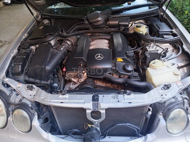 Mercedes E 280-8