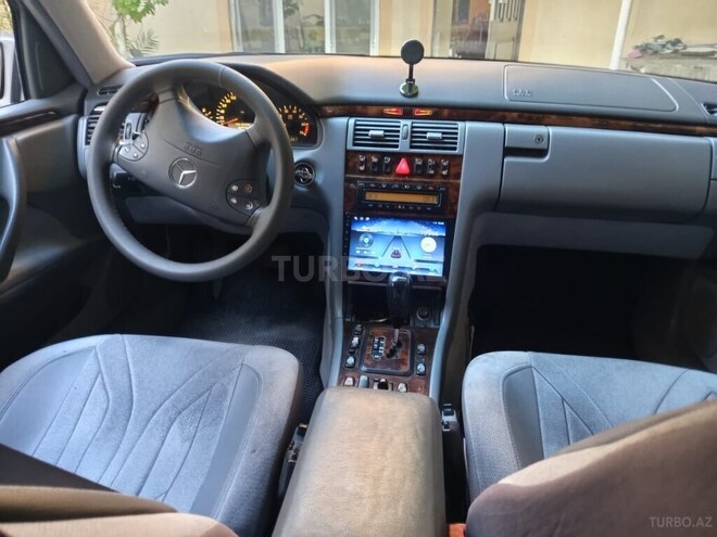Mercedes E 280-6