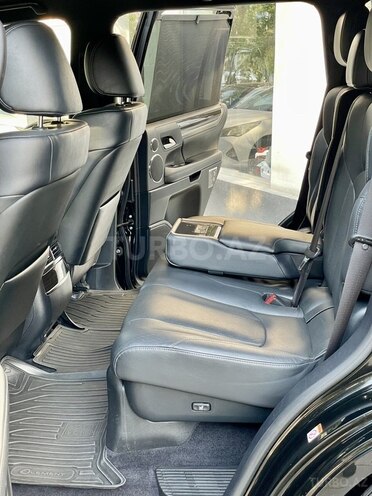 Lexus LX 450d-8