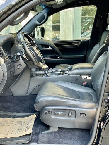 Lexus LX 450d-5