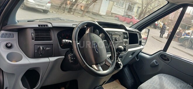 Ford Transit-9