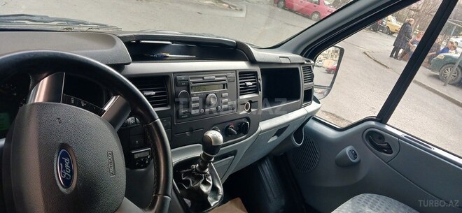 Ford Transit-6