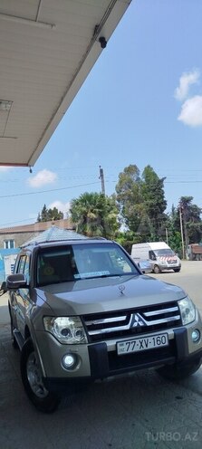 Mitsubishi Pajero-5