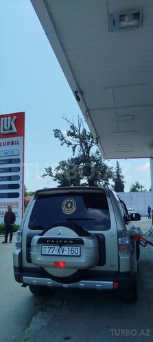 Mitsubishi Pajero-4