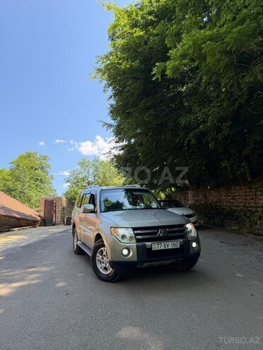 Mitsubishi Pajero-7