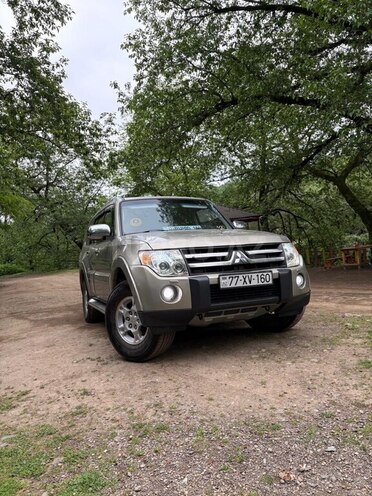 Mitsubishi Pajero-11