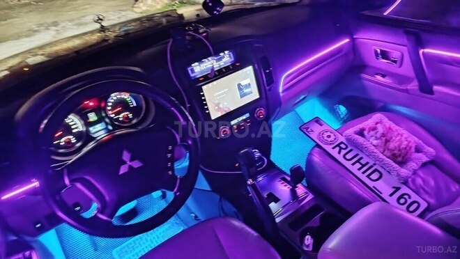 Mitsubishi Pajero-13