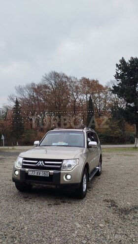 Mitsubishi Pajero-12