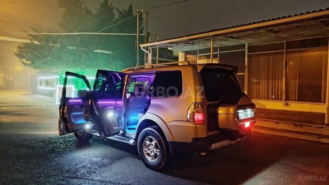 Mitsubishi Pajero-16