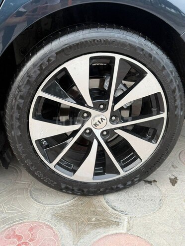Kia K5-23