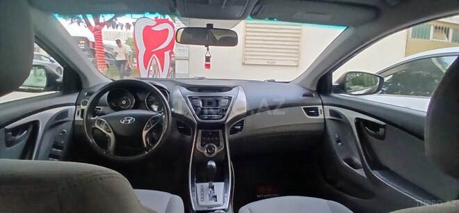 Hyundai Elantra-5