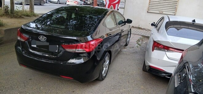 Hyundai Elantra-4