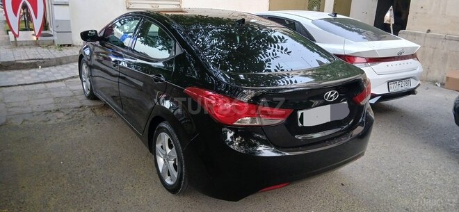 Hyundai Elantra-3