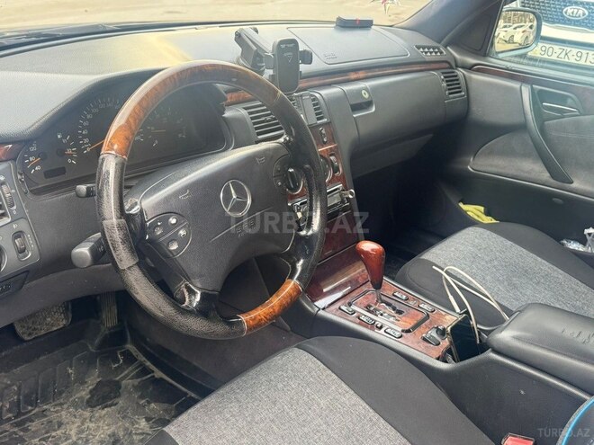 Mercedes E 220-6