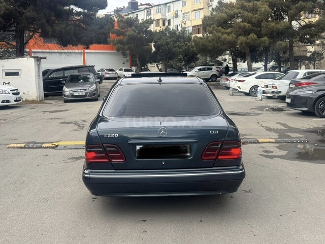 Mercedes E 220-2