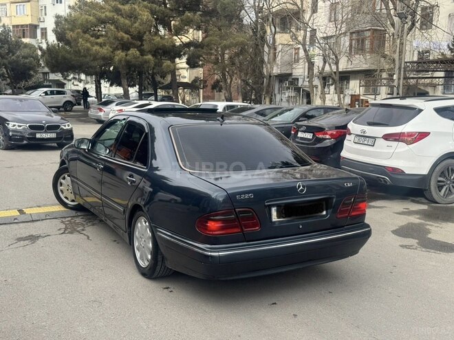 Mercedes E 220-4