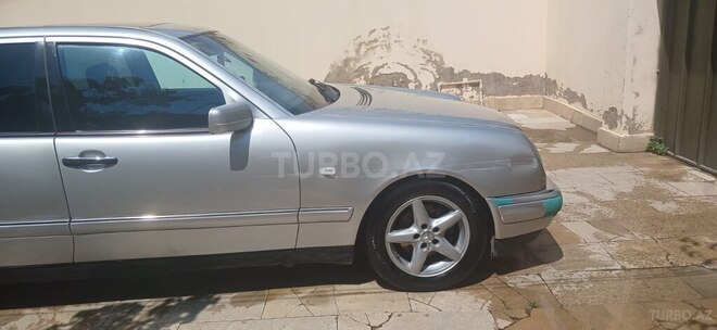 Mercedes E 200-4