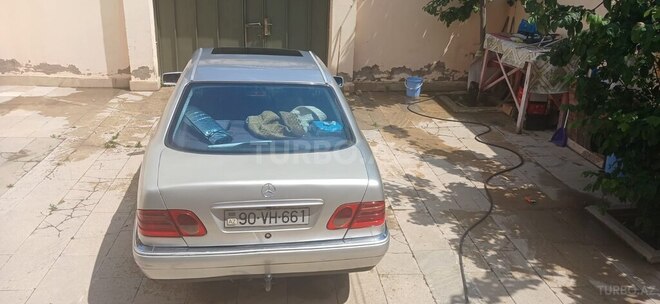 Mercedes E 200-2