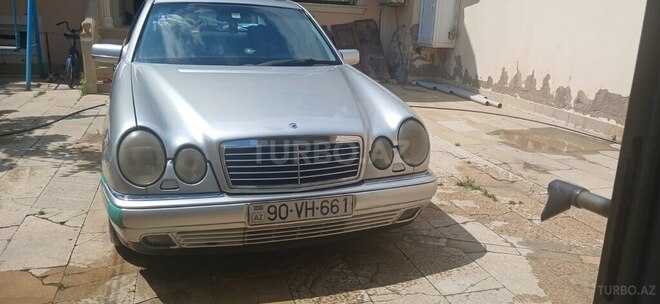 Mercedes E 200-1