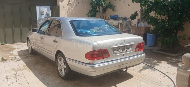 Mercedes E 200-3