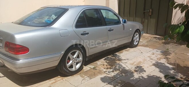 Mercedes E 200-5