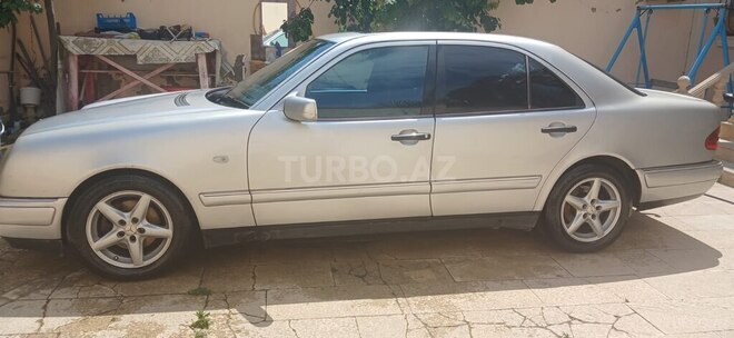 Mercedes E 200-6