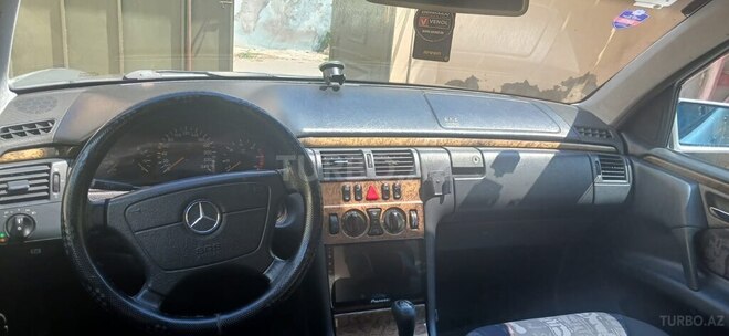 Mercedes E 200-7