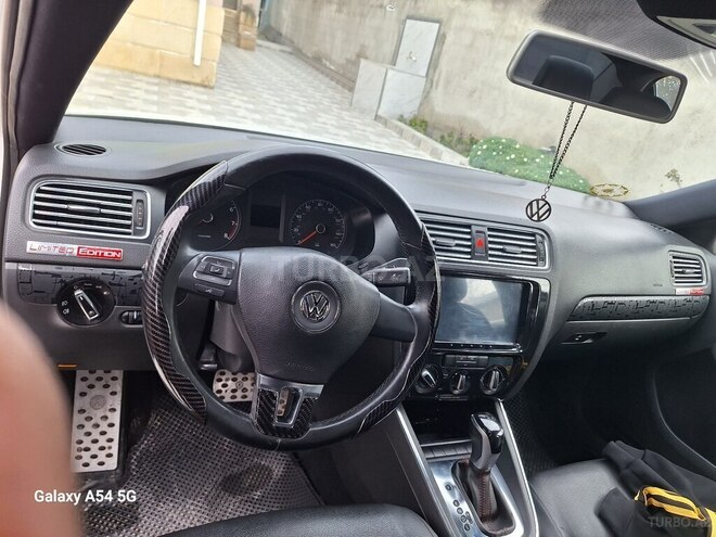Volkswagen Jetta-11