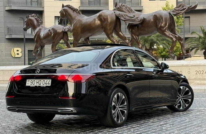Mercedes E 220 d-3
