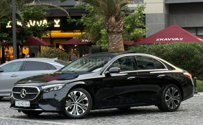 Mercedes E 220 d-6