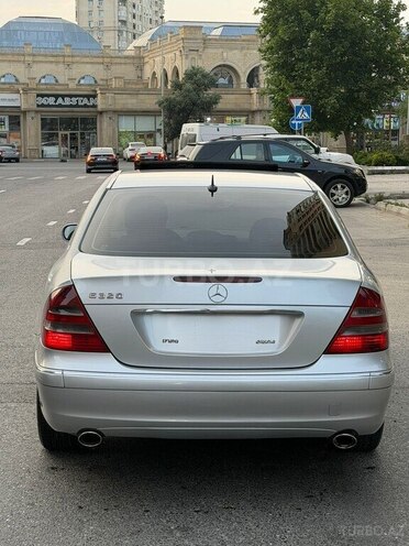 Mercedes E 320-8
