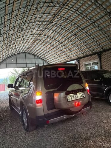 Mitsubishi Pajero-18