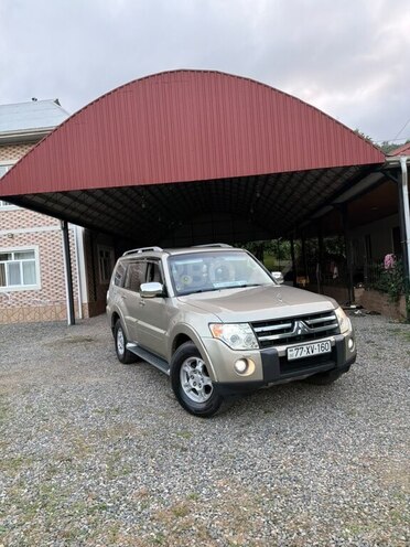 Mitsubishi Pajero-21