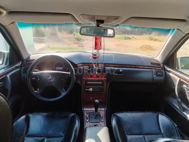 Mercedes E 280-4