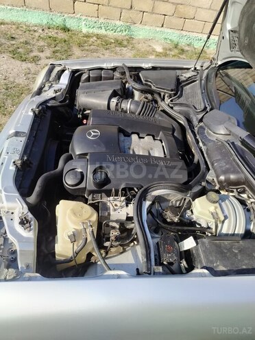 Mercedes E 280-9