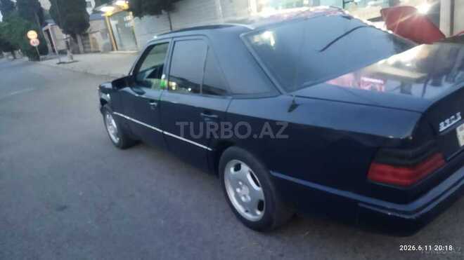 Mercedes 230 E-6