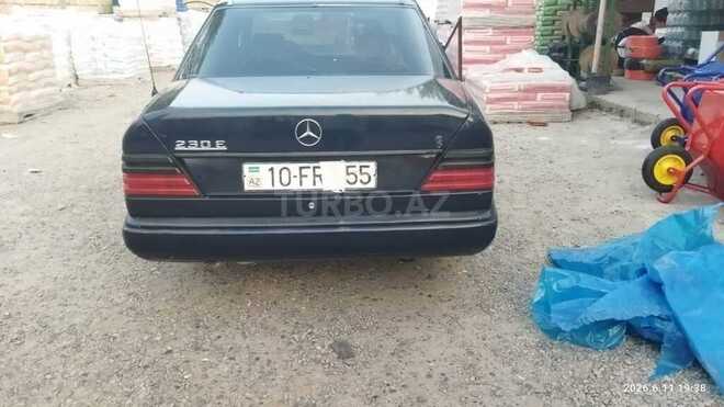 Mercedes 230 E-8