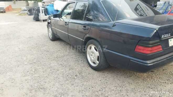 Mercedes 230 E-10