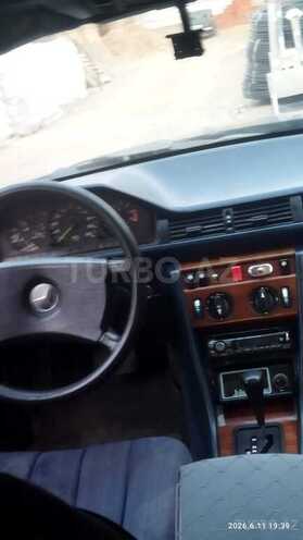 Mercedes 230 E-13
