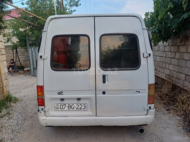 Ford Transit-4