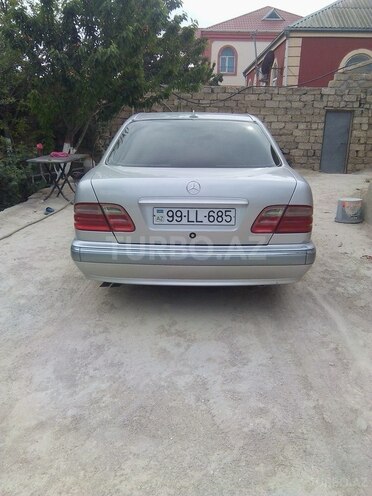 Mercedes E 280-15