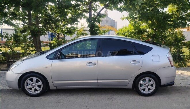 Toyota Prius-4