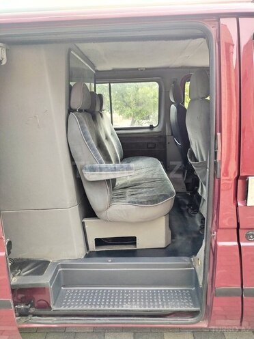 Ford Transit-8