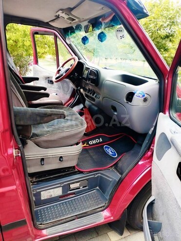 Ford Transit-11