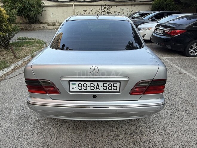 Mercedes E 270-7