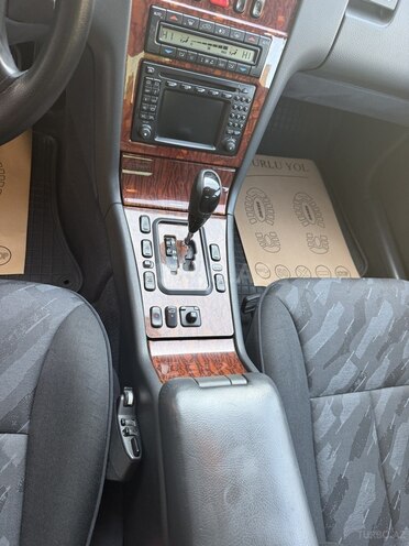 Mercedes E 270-10